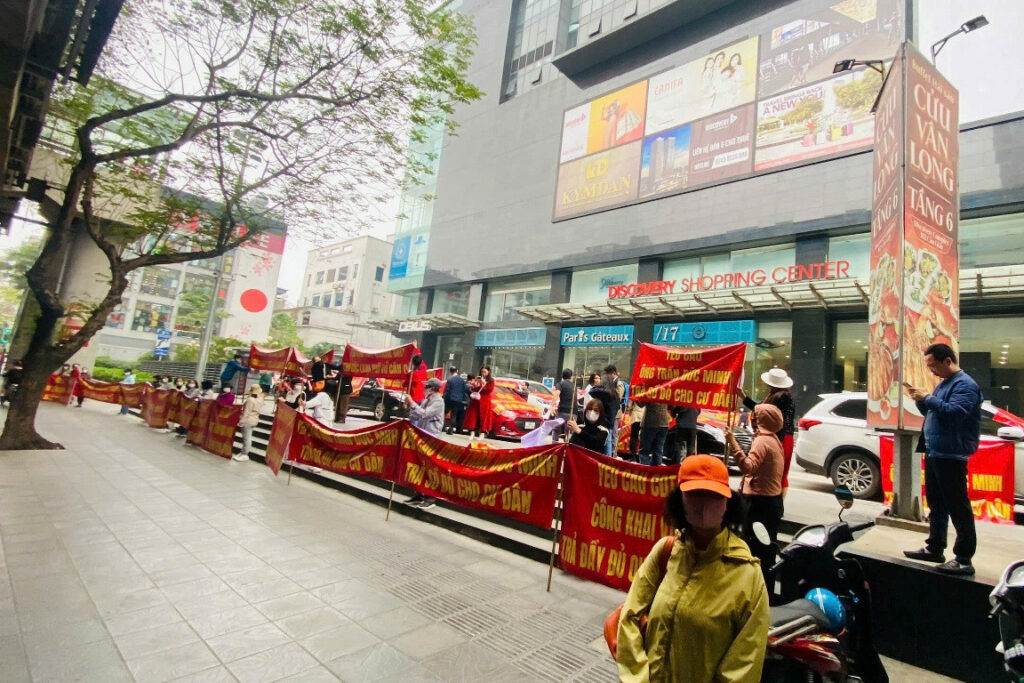 Cư dân Discovery Complex chỉ mong được đối thoại với chủ đầu tư để giải quyết các bất cập. Ảnh: Cư dân cung cấp