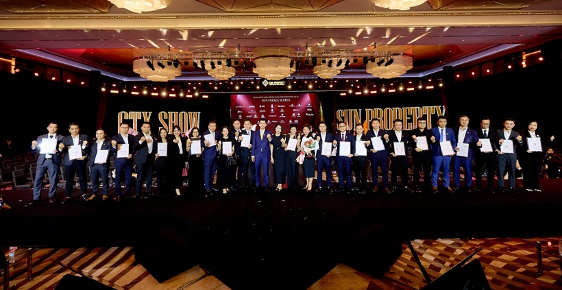 Lễ ra quân Sun Feliza Suites chủ đề “Sang trong lòng phố – Tĩnh giữa phồn hoa” với sự tham gia của hơn 1500 chiến binh sales