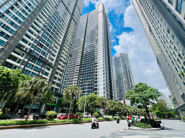 Nhà đầu tư có thể đối diện với nhiều rủi ro khi "xuống tiền" với các dự án chung cư chưa sổ hồng. Ảnh minh họa